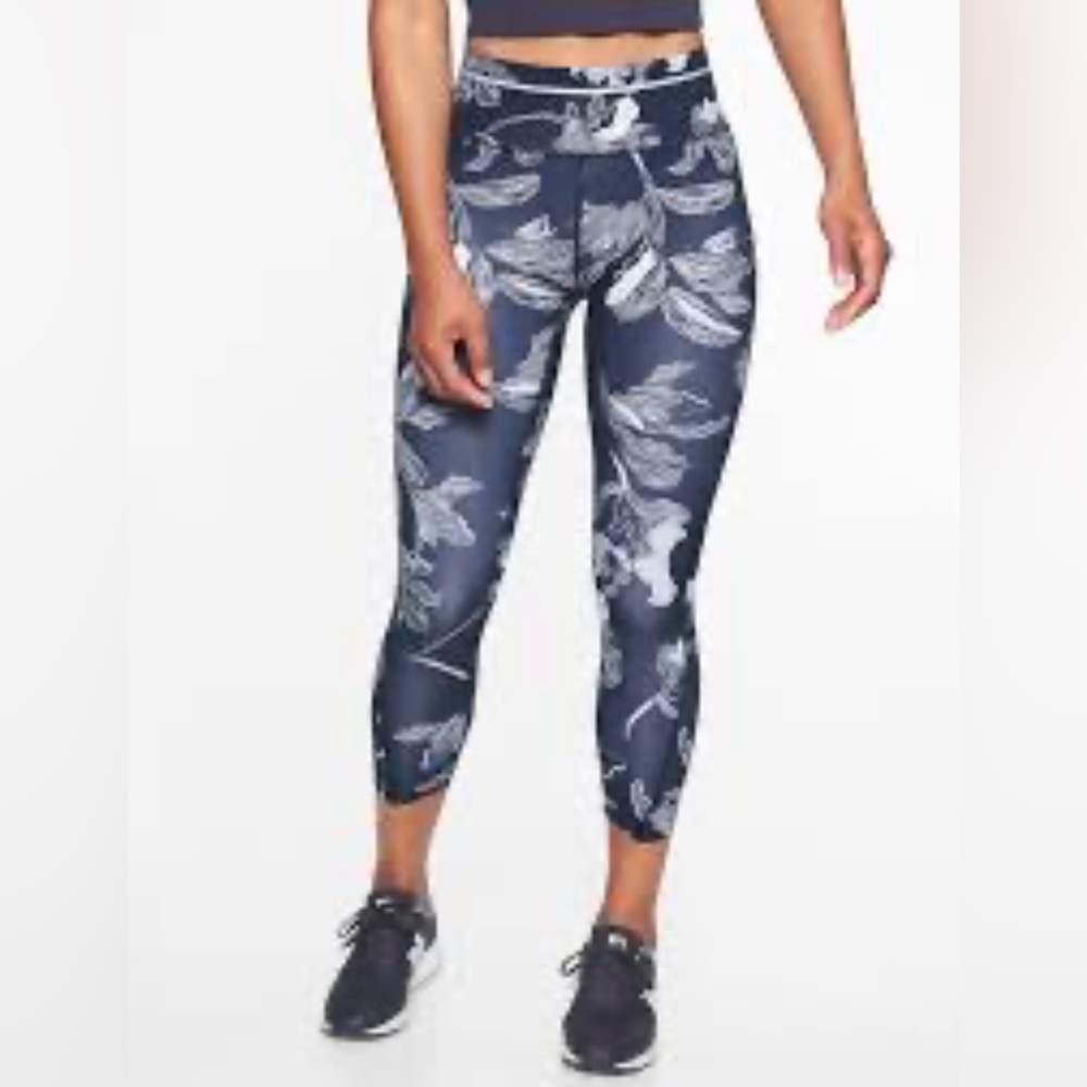 Athleta Women's‎ Sonic Capri Leggings Dark Blue Floral Yoga Athletic Sz Medium